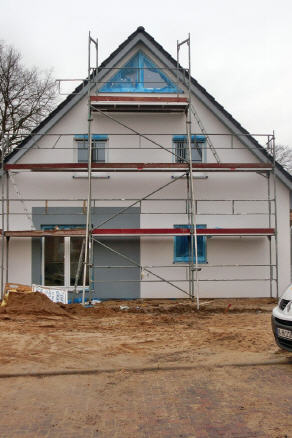 Der Außenanstrich ist in der 51. KW fertig geworden.